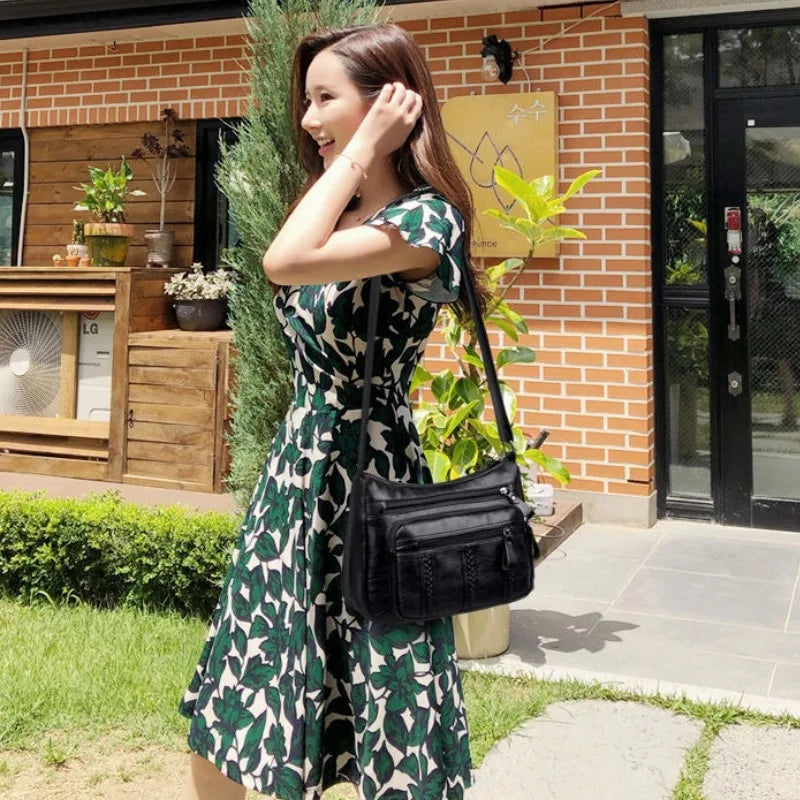 2024 New middle-aged women's bag, lightweight, multi-layered,